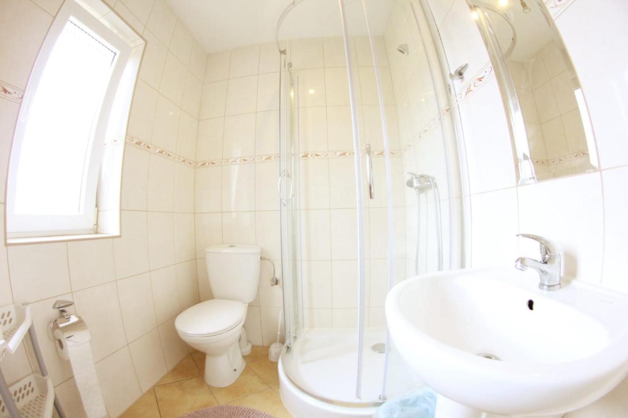 Apolonia Guest house
